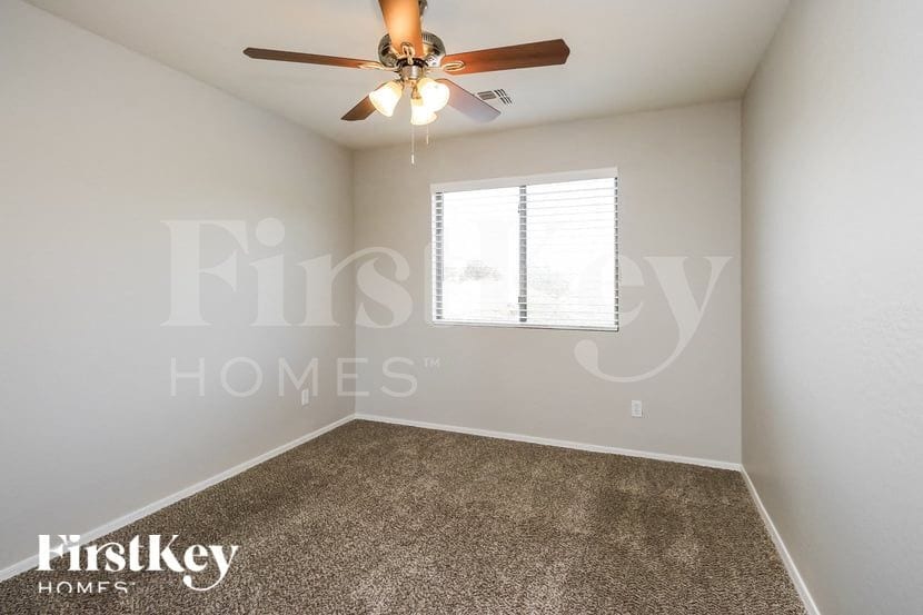 Building Photo - 39226 N Luke Cir