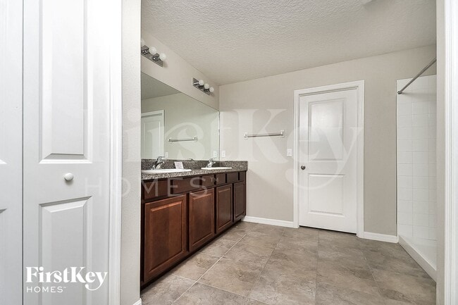 Building Photo - 9725 Sage Creek Dr