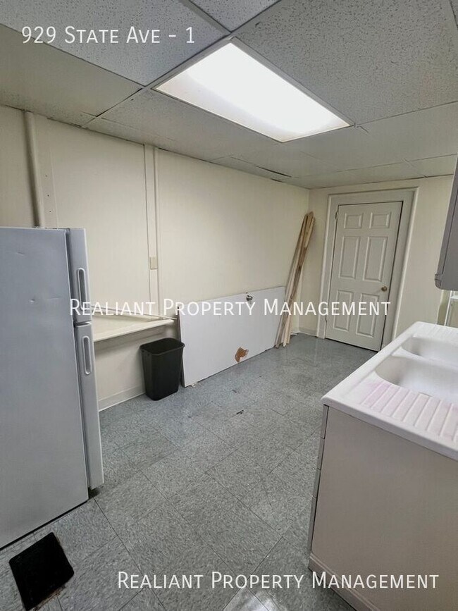 Building Photo - 929 State Ave