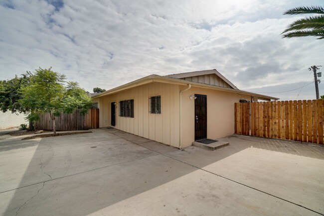 Building Photo - Gorgeous 3-Bedroom 2-Bath House nestled in...