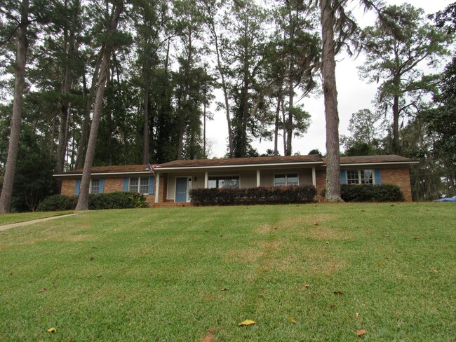 Primary Photo - Brick Home in Old Wood Valley