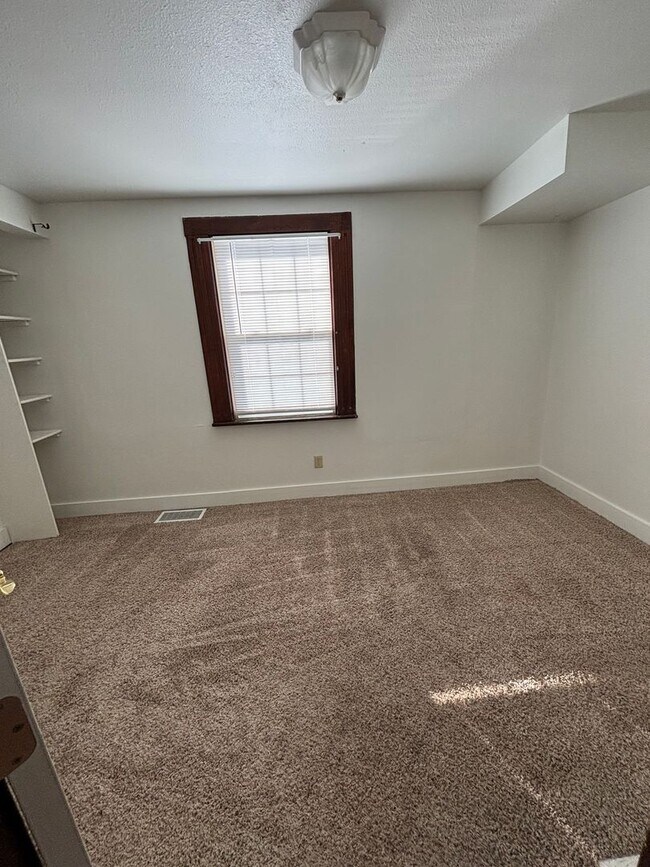 Building Photo - 128 E Davenport St