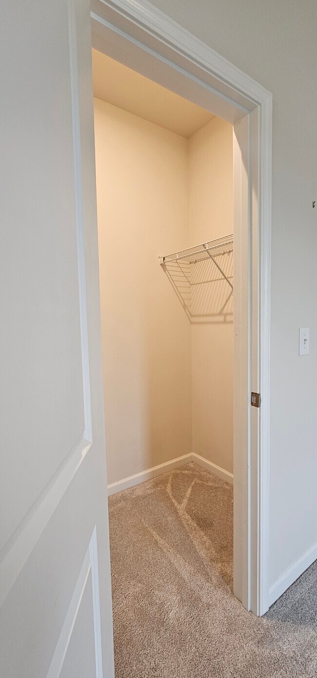 Building Photo - 904 Kinsey Aly