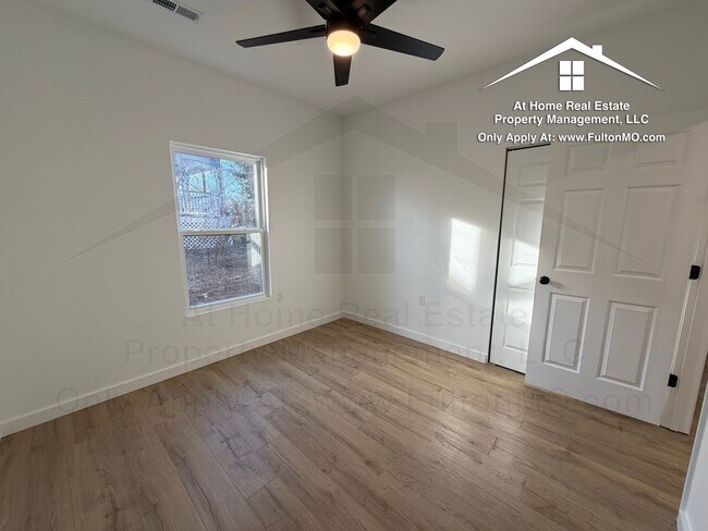 Building Photo - 508 E 8th St