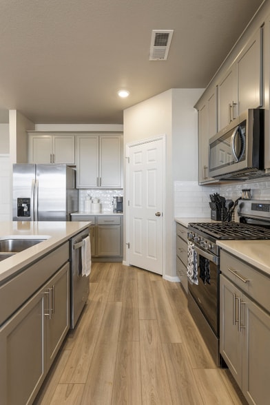 Building Photo - 750 N Rome St