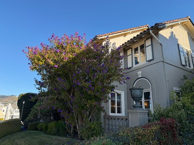 Building Photo - Elegant St. Francis Wood Residence - Available Furnished or Unfurnished