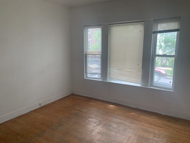 Primary Photo - 1700 N Kedvale Ave