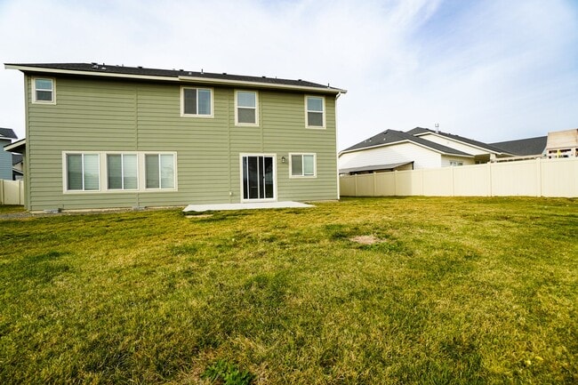 Building Photo - 13776 S Piano Ave