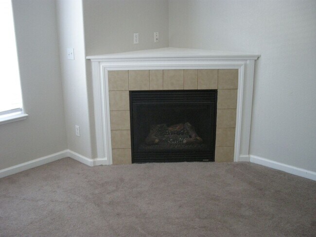 Building Photo - Two Bedroom, Two and a Half Bath Townhome ...
