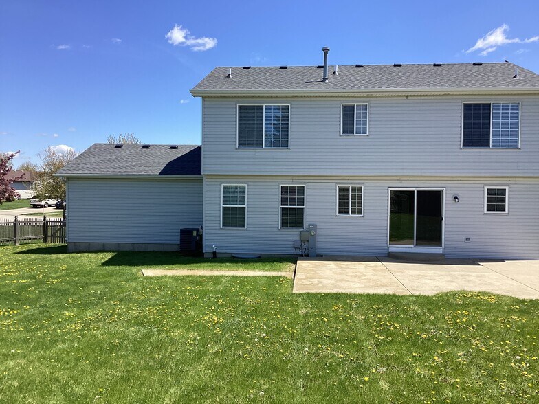 Building Photo - 1305 Bassett Dr