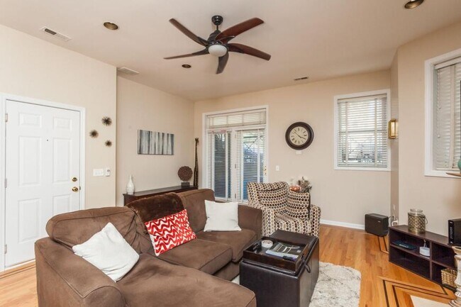 Building Photo - 2 bedroom in Chicago IL 60613