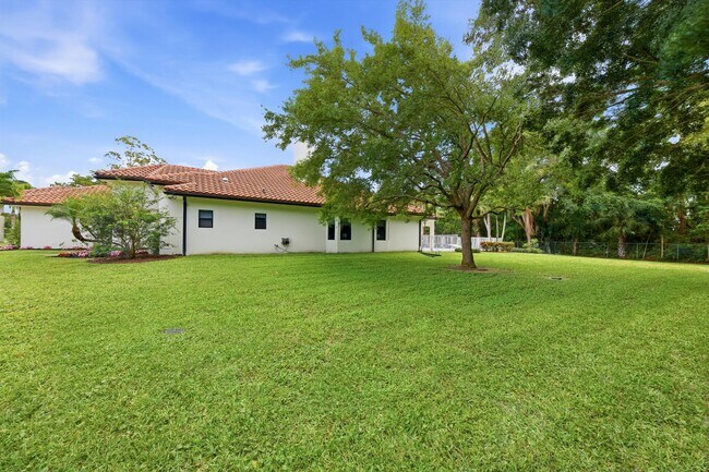 Building Photo - 8717 Estate Dr