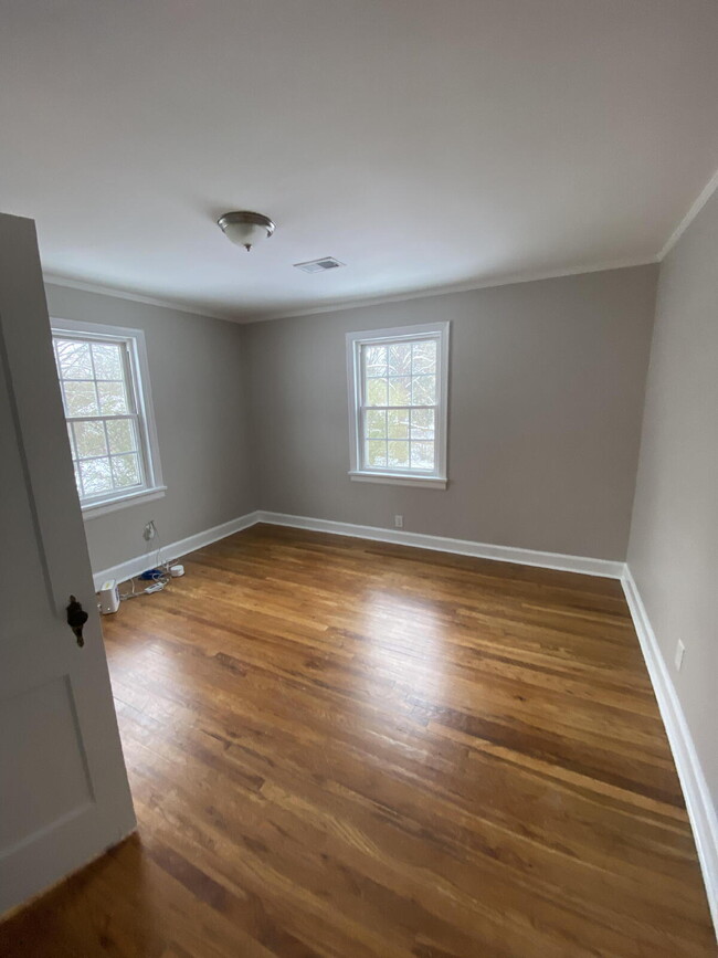 Building Photo - **NOW AVAILABLE!** 2 Bed, 1 Bath Inglewood...