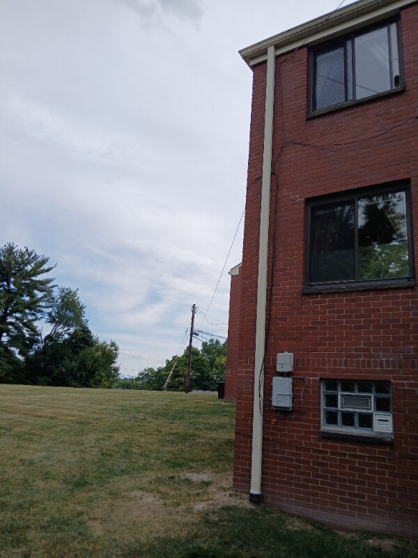 Building Photo - 472 Hoodridge Dr