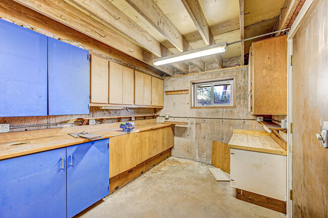 Building Photo - 205 Sioux Trail
