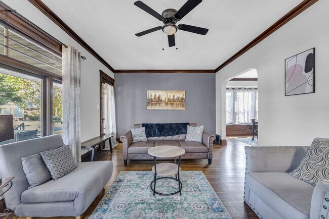 Primary Photo - 10617 Bernard Ave