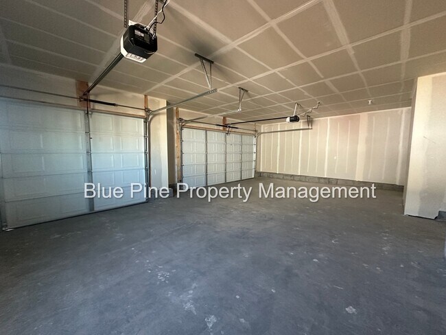 Building Photo - 3881 E Hemlock Ln