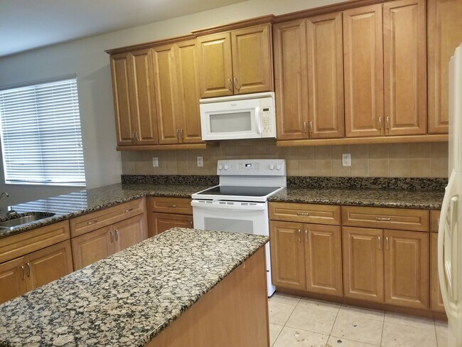 Building Photo - start the new year in your beautiful 3/2/2...