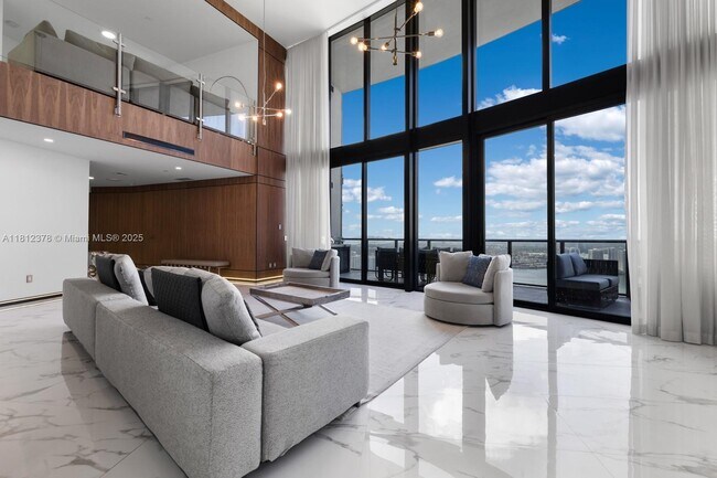 Building Photo - 18555 Collins Ave
