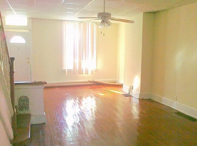 Building Photo - 915 Maple Terrace