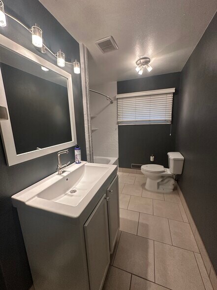 Building Photo - 909 S Midvale Blvd