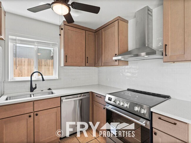 Building Photo - Updated Home near Downtown Denver