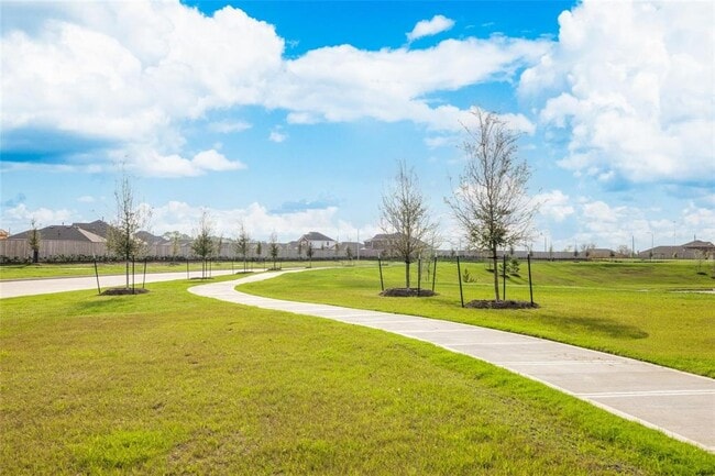 Building Photo - 1626 Red Oak Dr