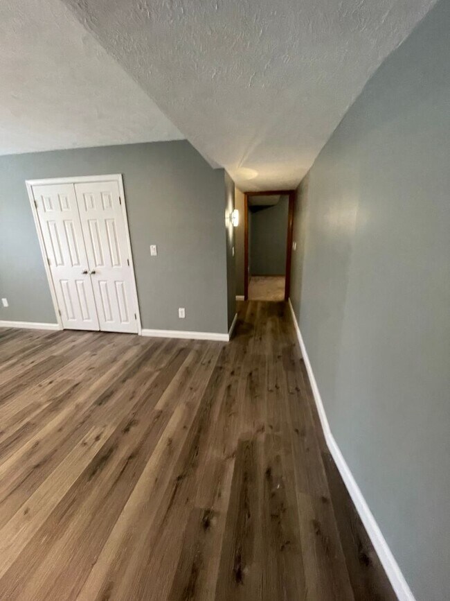 Building Photo - Now Available! Gorgeous Walkout Basement Home with a Pool, Ozark