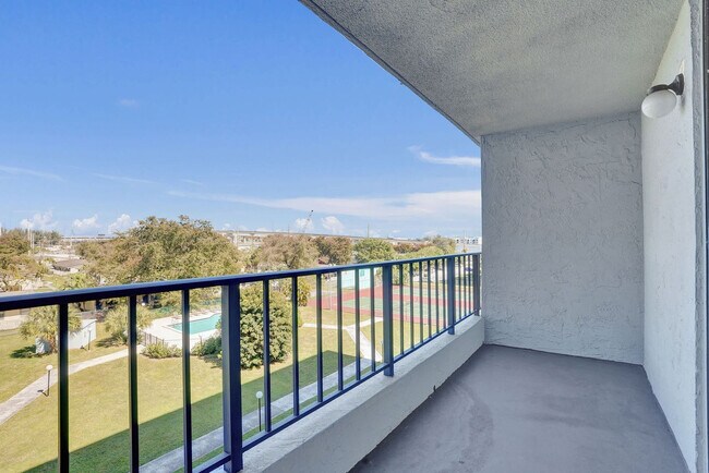 Building Photo - 777 NW 155th Ln