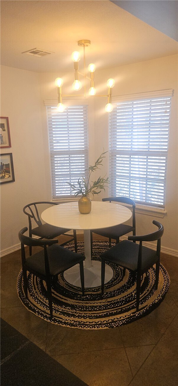 Building Photo - 1290 N Sang Ave