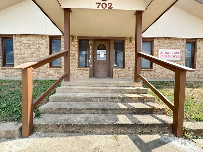 Building Photo - 702 N Richmond Rd