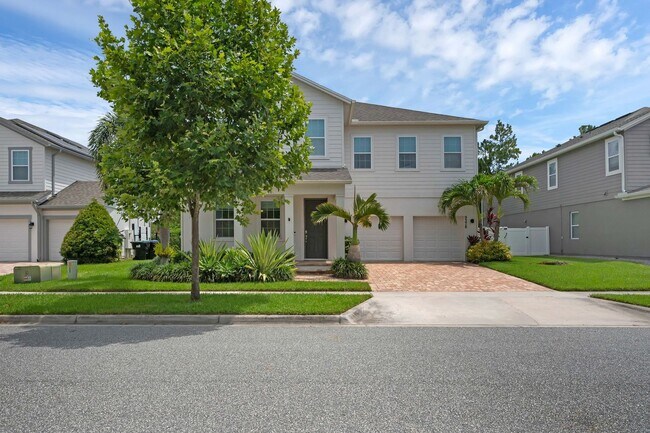 Building Photo - Gorgeous 4 bedroom/3.5 bath estate home fo...