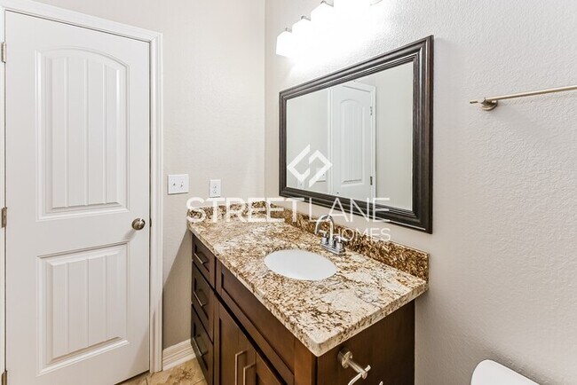 Building Photo - Beautiful Open Concept 2 Bedroom