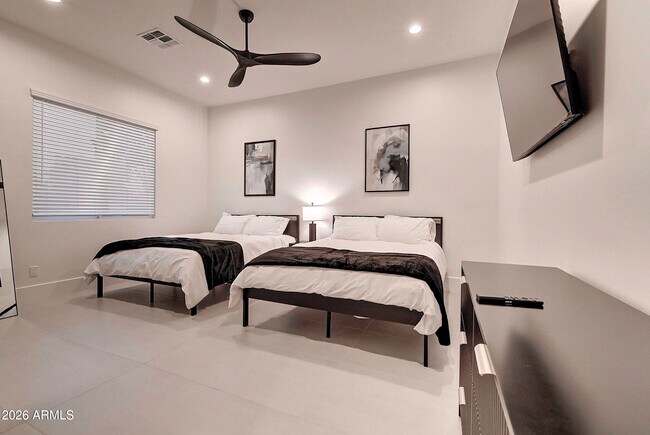 Building Photo - 6401 E Larkspur Dr