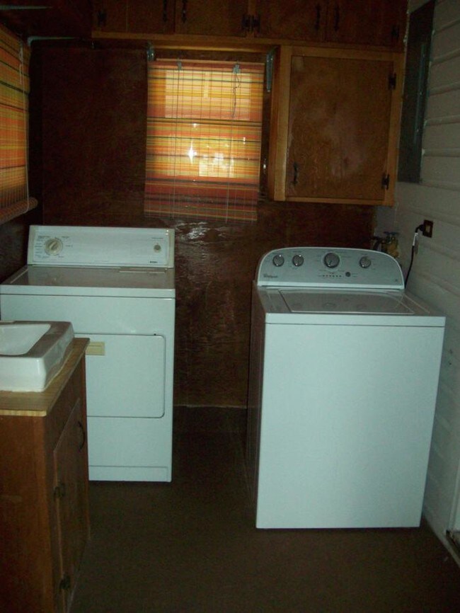 Building Photo - 707 Julian Allsbrook Highway, Weldon