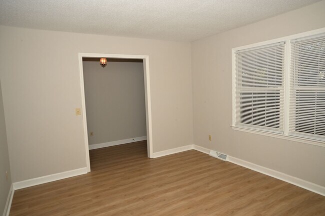 Building Photo - North Mebane