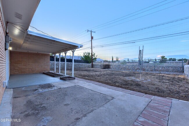 Building Photo - 4909 Winthrop Dr