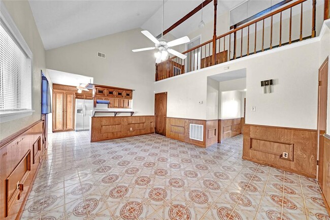 Building Photo - 737 E Brown Ln