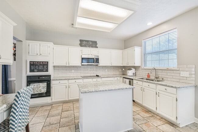 Building Photo - 20422 Maple Meadows Ct