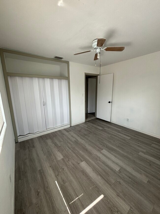 Building Photo - 6420 Oak St