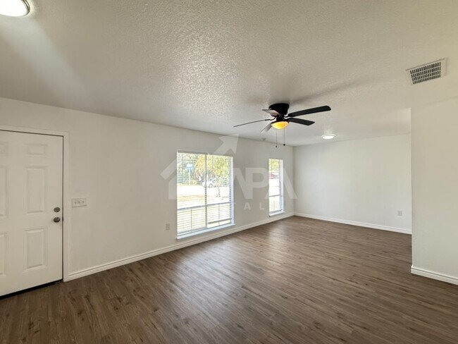 Building Photo - 2910 Lake Briar