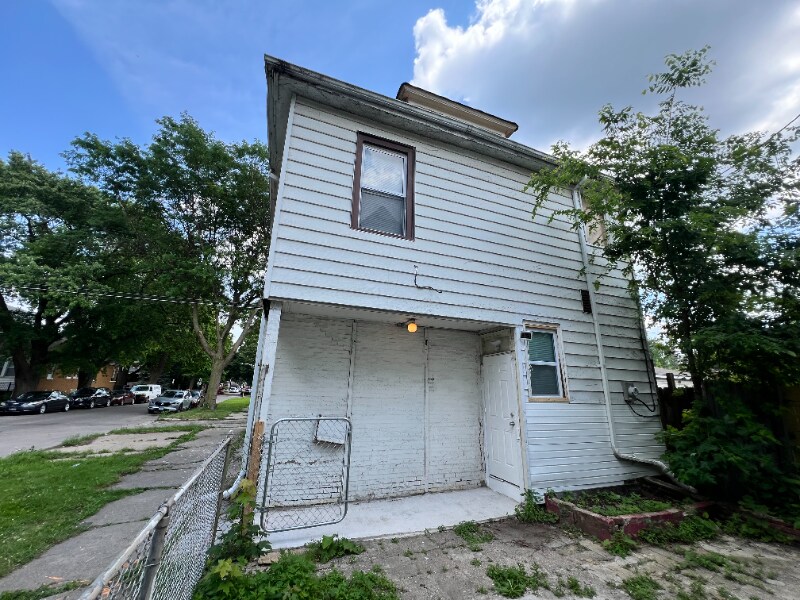 Building Photo - 8601 S Kingston Ave