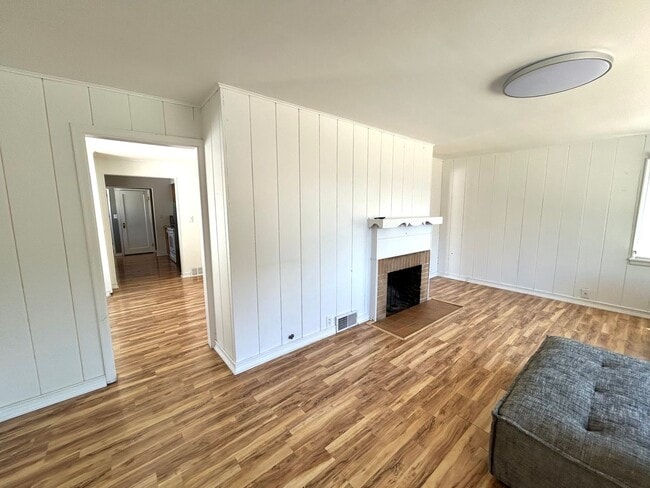 Building Photo - Charming 3BD, 1BA Beach House Near Alki