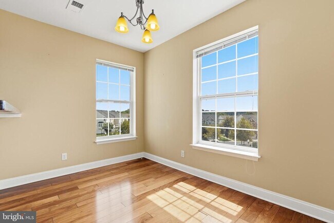 Building Photo - 9202 Charleston Dr