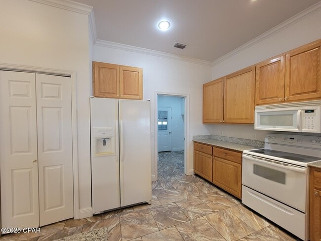 Building Photo - 7327 Rodgers Dr