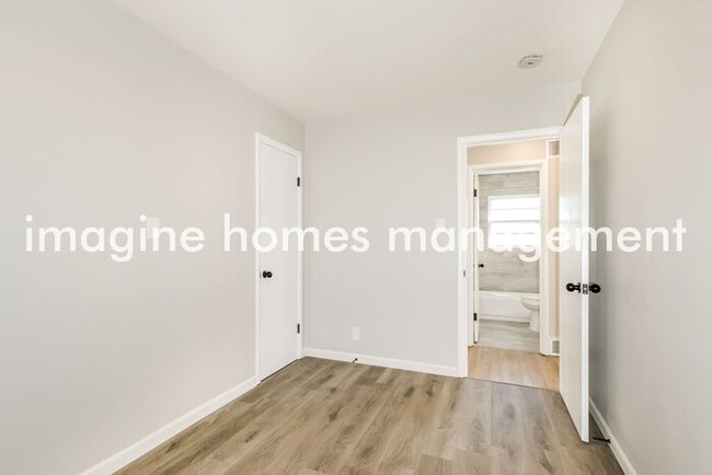 Building Photo - 307 Essen Ln