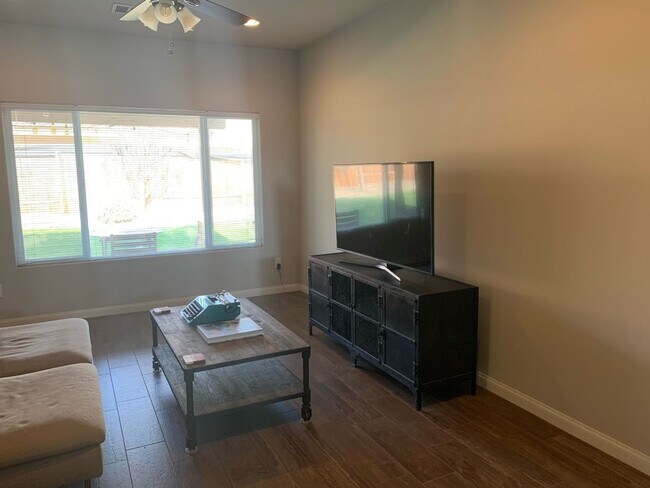 Building Photo - Beautiful Home in Northwest Bakersfield
