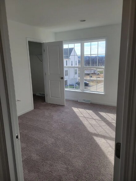Building Photo - 3118 Detweiler Ln