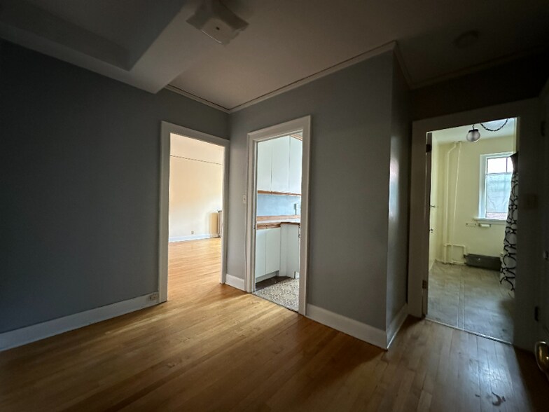 Building Photo - 440 N Park Ave