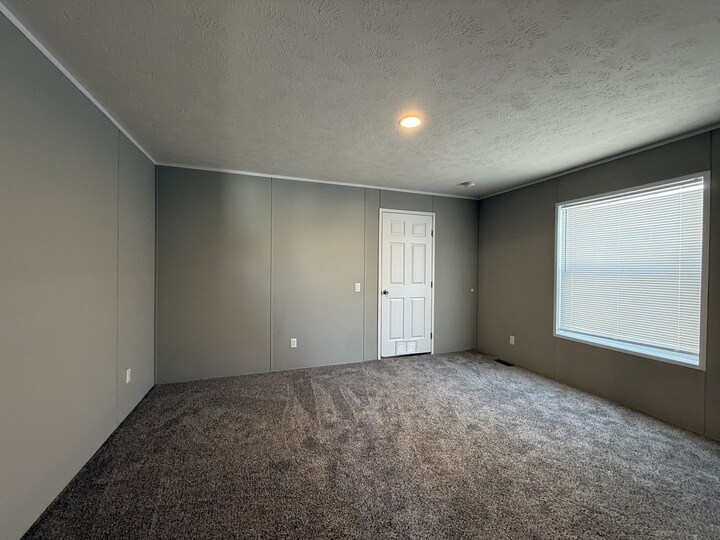 Building Photo - 10610 State Rte 762